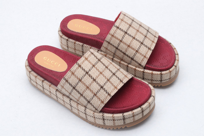 G*u*i slippers